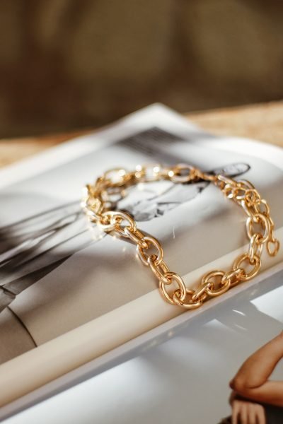 Photo by Nataliya Melnychuk Joyas personalizadas en Barcelona